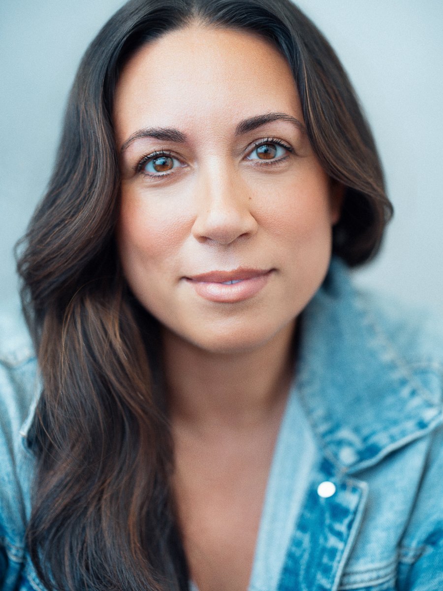 Miranda Roldán, commercial headshot