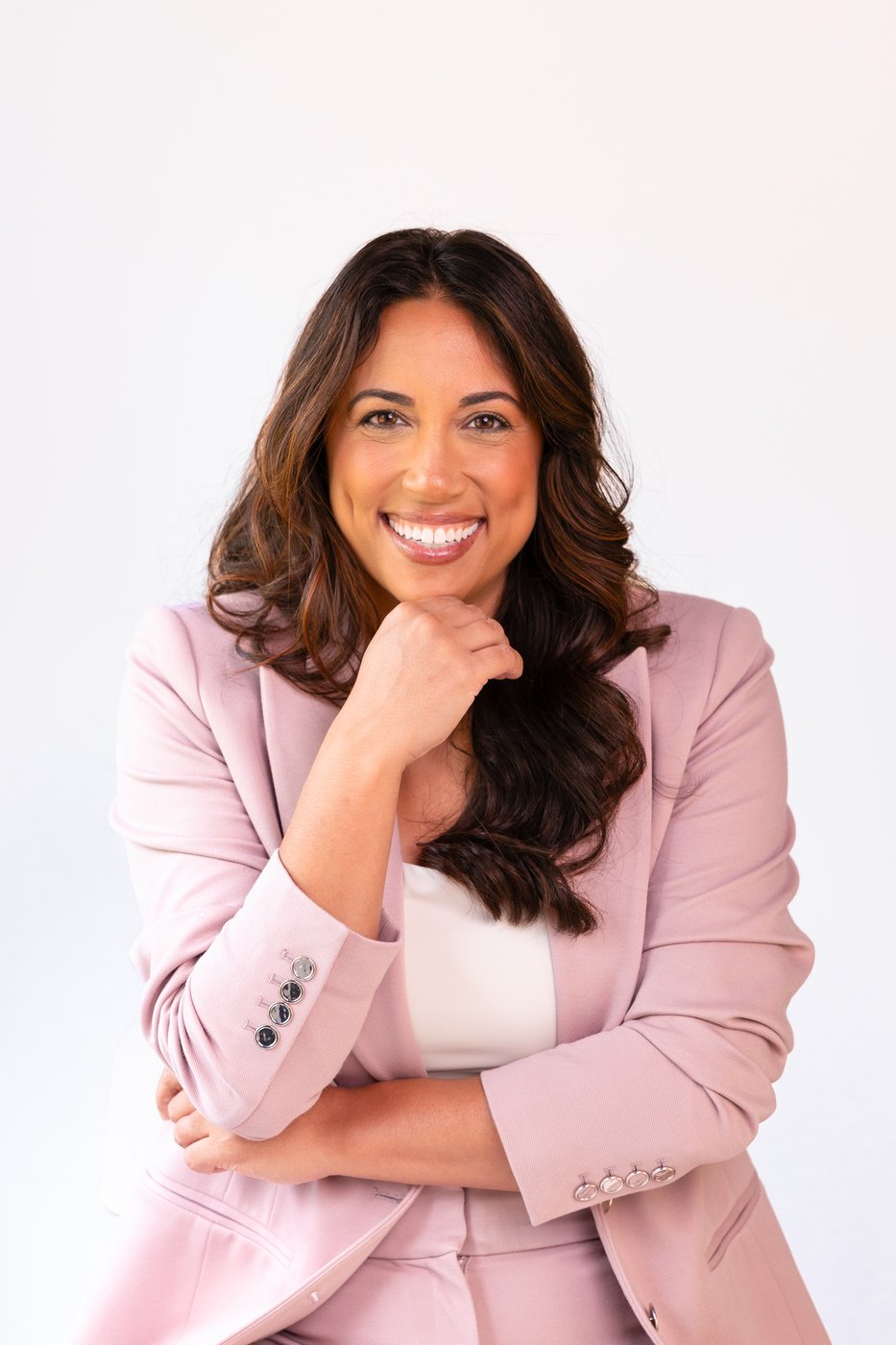 Miranda Roldán, host and commercial look